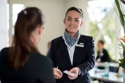 女生适合学习酒店管理专业吗？全面解析职业前景与个人发展